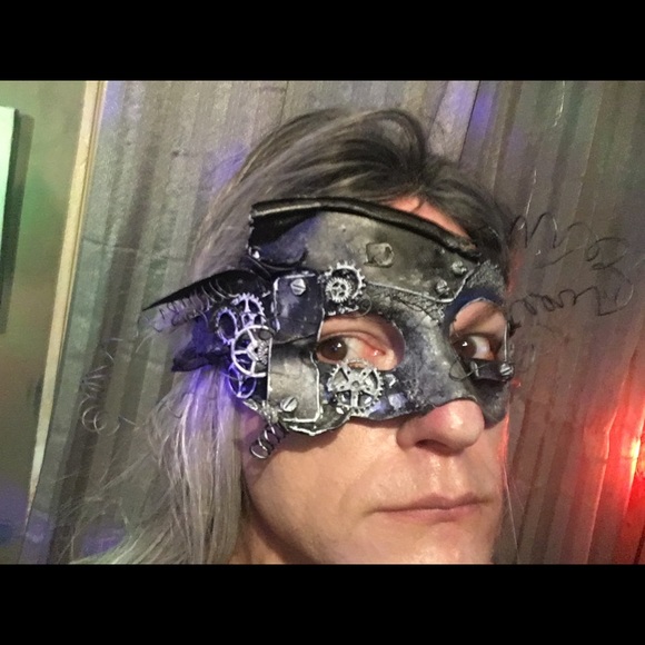 Handmade faux metal mask - Picture 3 of 3